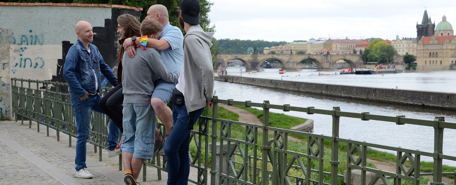 Find out what’s happening around you, where to have fun, where to meet new people, how to become a part of the Czech LGBT community or where to find help in difficult life situations.
